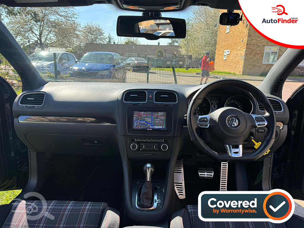 
								Volkswagen Golf GTI full									