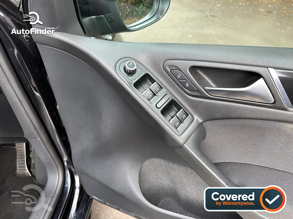 
								Volkswagen Golf GTI full									