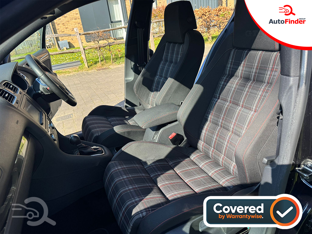 
								Volkswagen Golf GTI full									