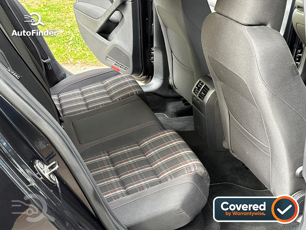 
								Volkswagen Golf GTI full									