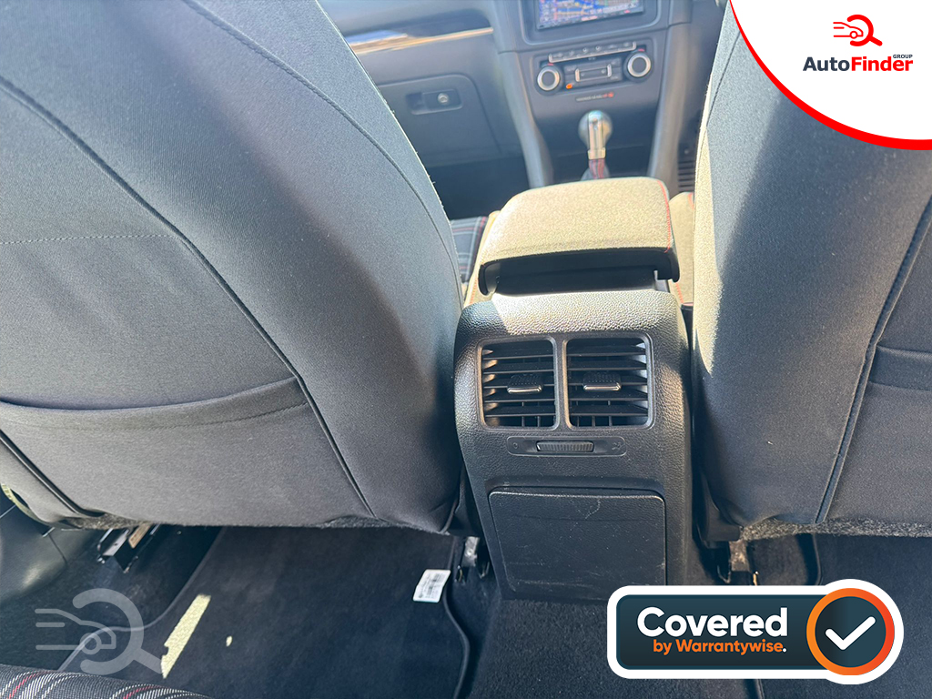 
								Volkswagen Golf GTI full									