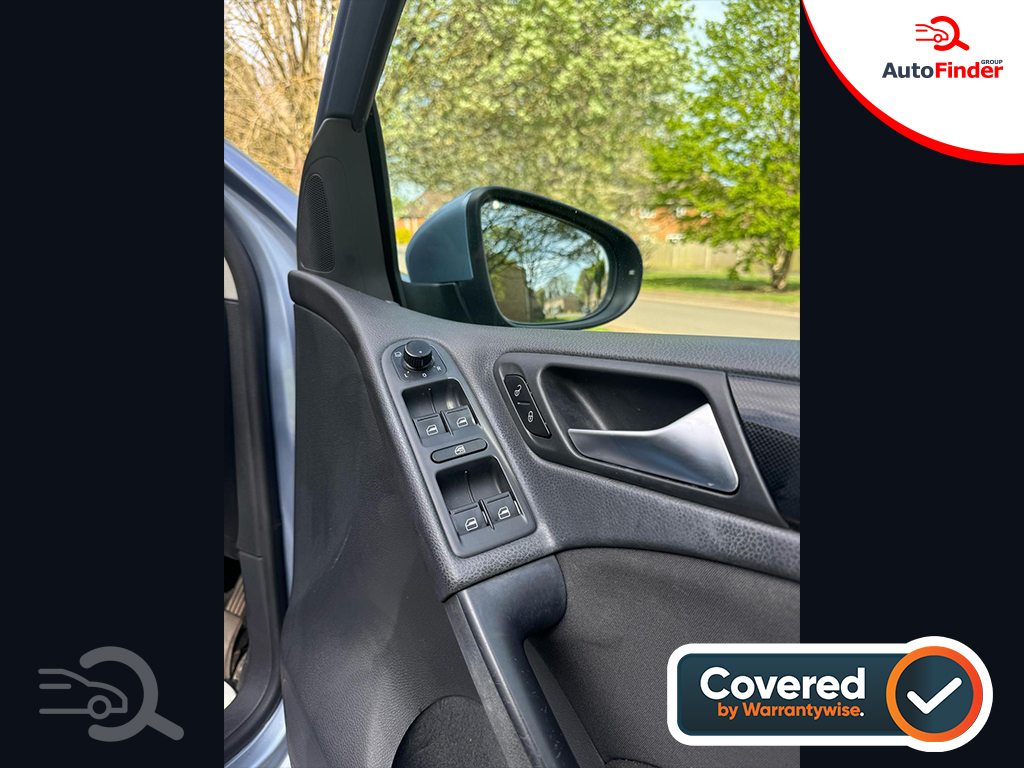 
								Volkswagen Golf full									