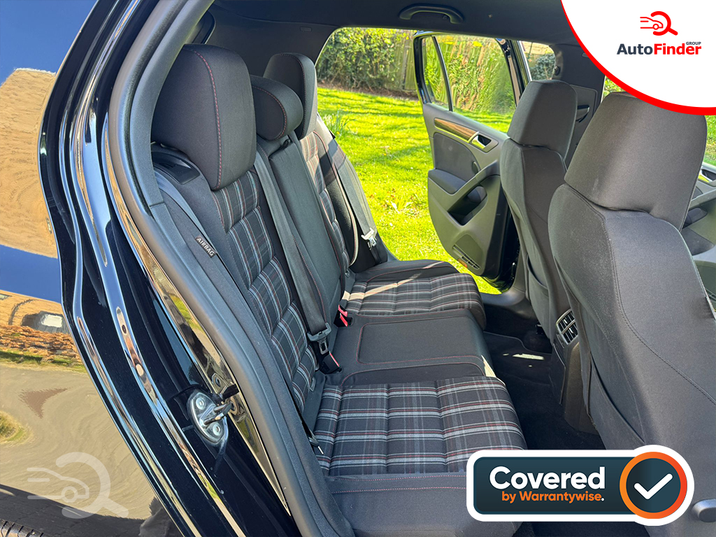 
								Volkswagen Golf GTI full									