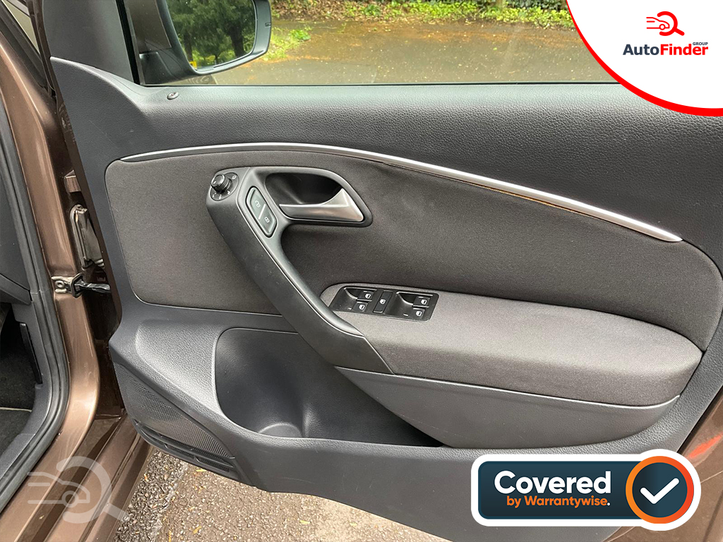 
								Volkswagen Polo full									