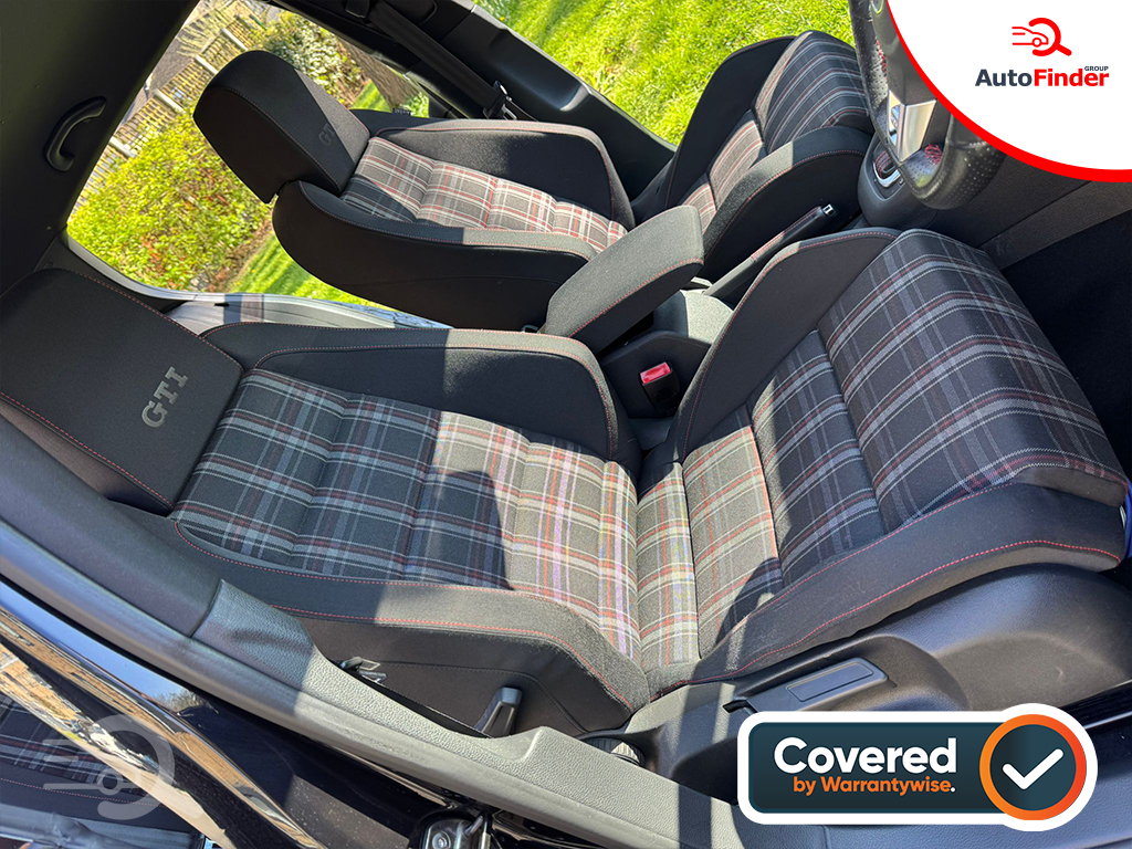 
								Volkswagen Golf GTI full									