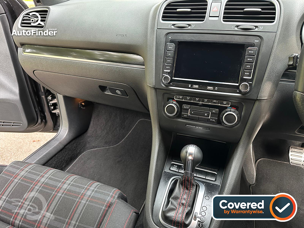 
								Volkswagen Golf GTI full									