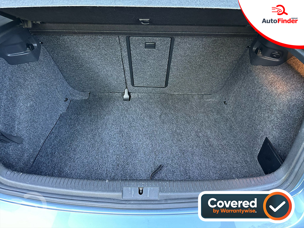 
								Volkswagen Golf full									