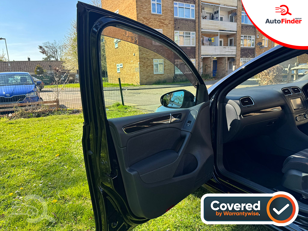 
								Volkswagen Golf GTI full									