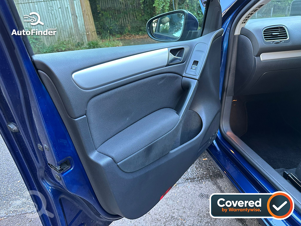 
								Volkswagen Golf full									