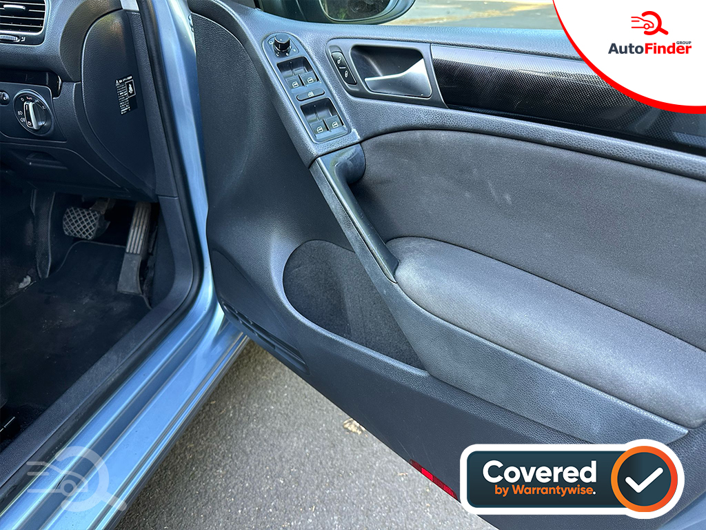 
								Volkswagen Golf full									