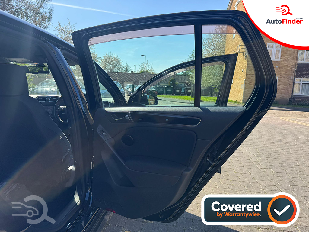 
								Volkswagen Golf GTI full									