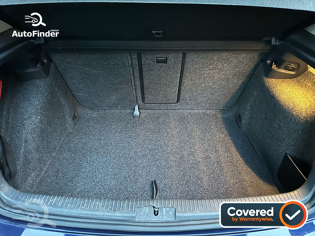 
								Volkswagen Golf full									