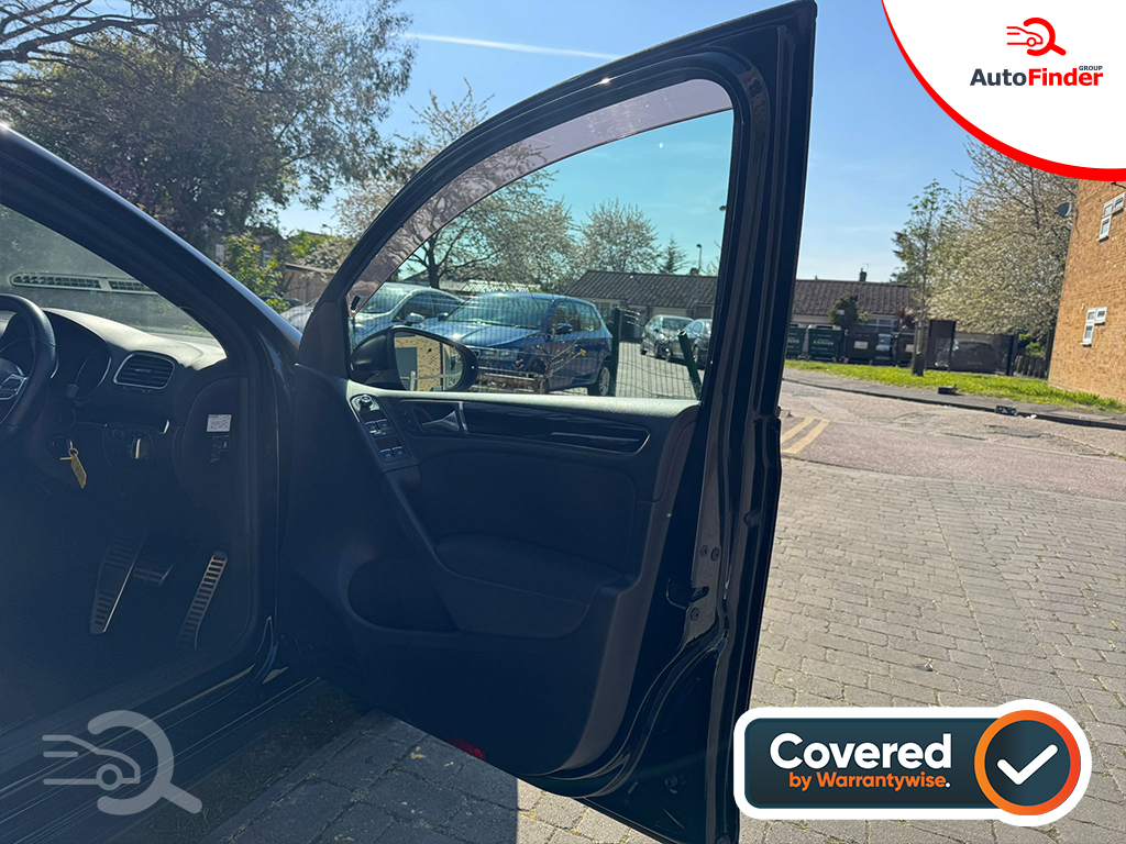 
								Volkswagen Golf GTI full									