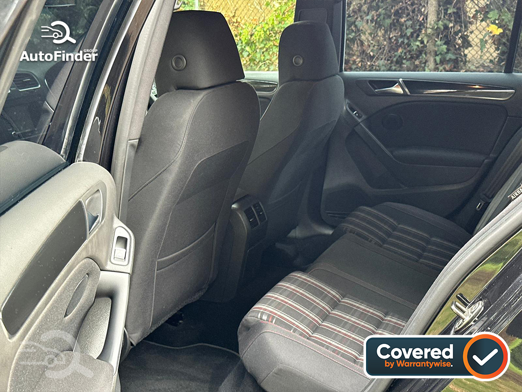 
								Volkswagen Golf GTI full									