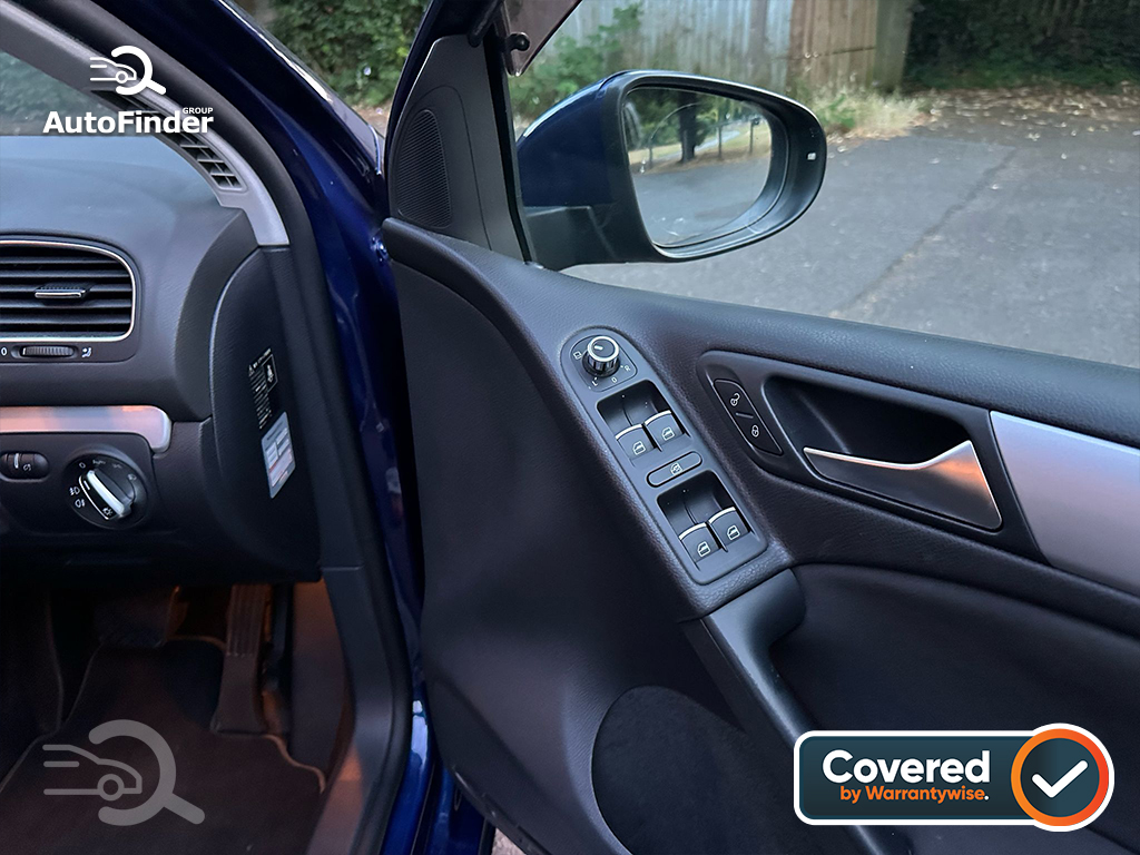 
								Volkswagen Golf full									