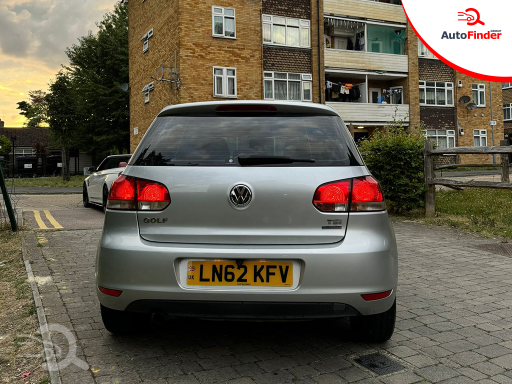 
								Volkswagen Golf full									