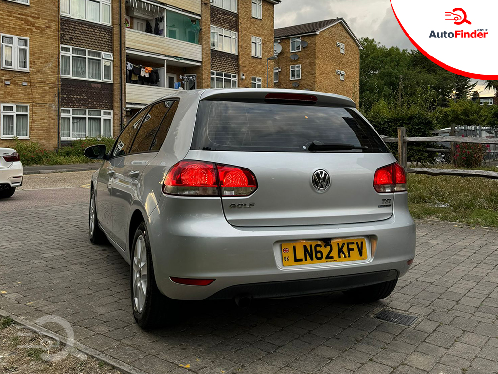 
								Volkswagen Golf full									