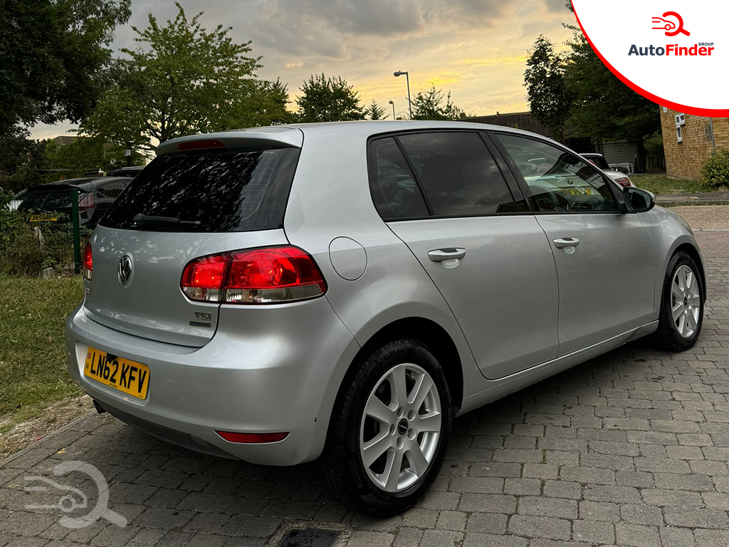 
								Volkswagen Golf full									