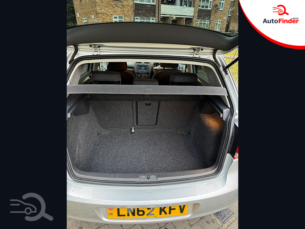 
								Volkswagen Golf full									