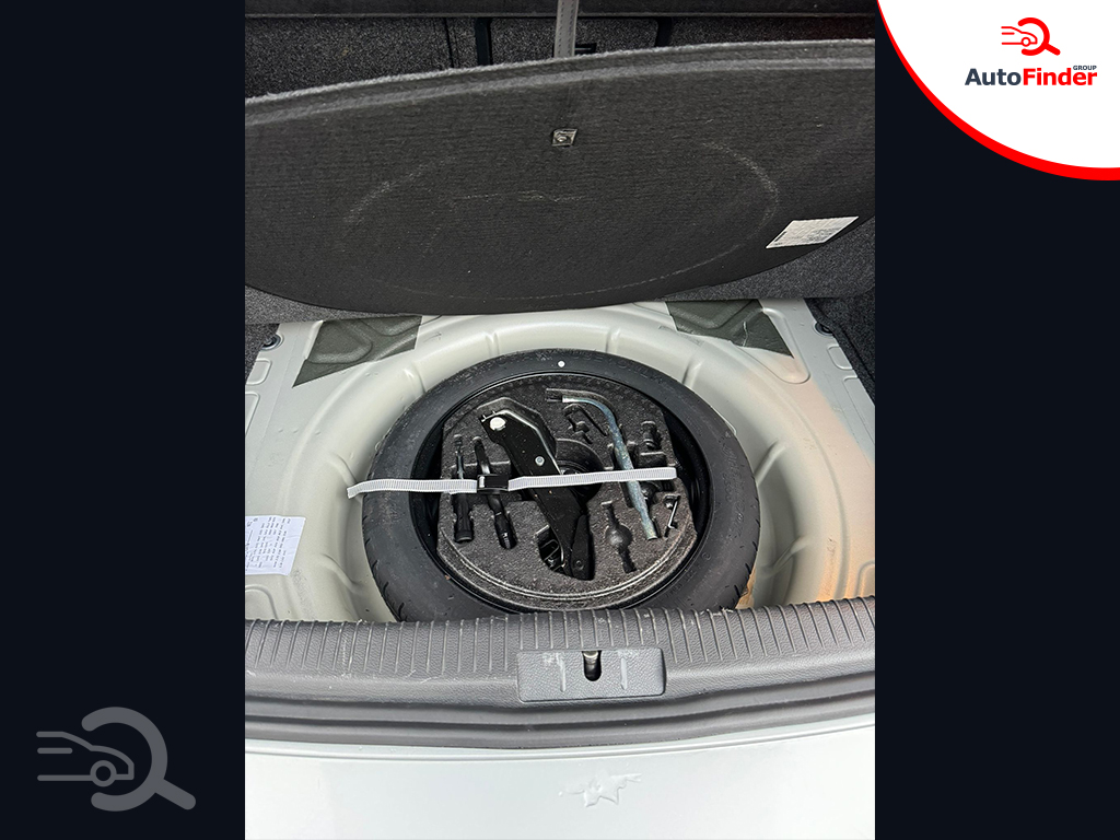 
								Volkswagen Golf full									