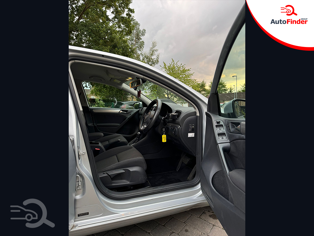 
								Volkswagen Golf full									