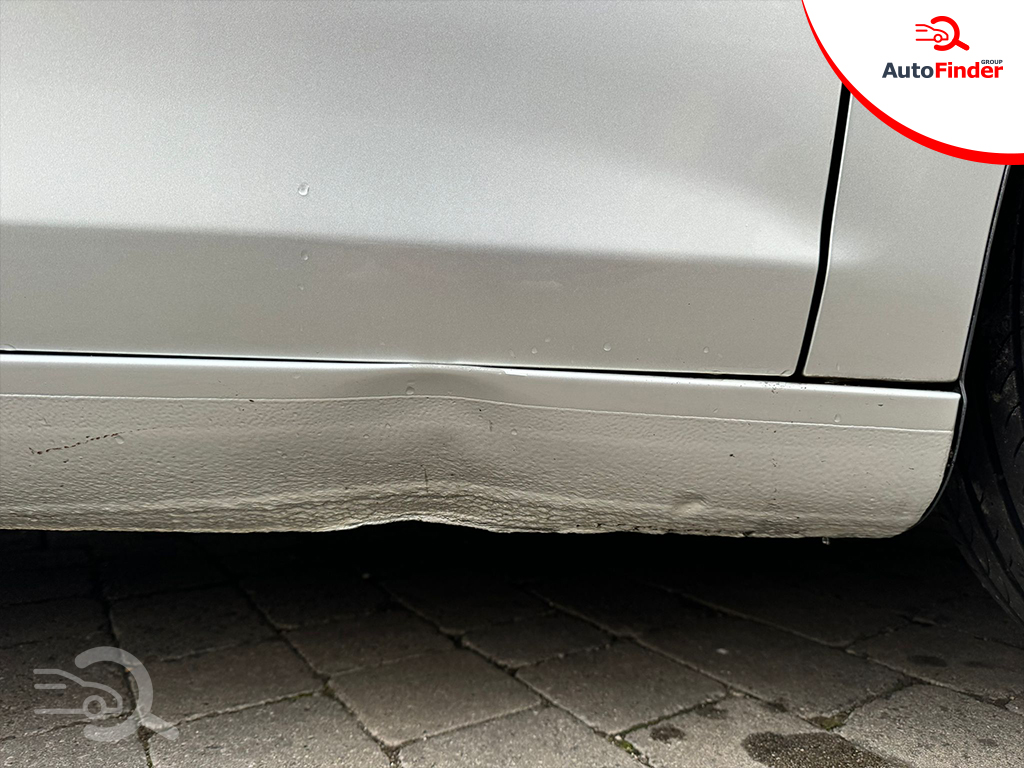 
								Volkswagen Golf full									