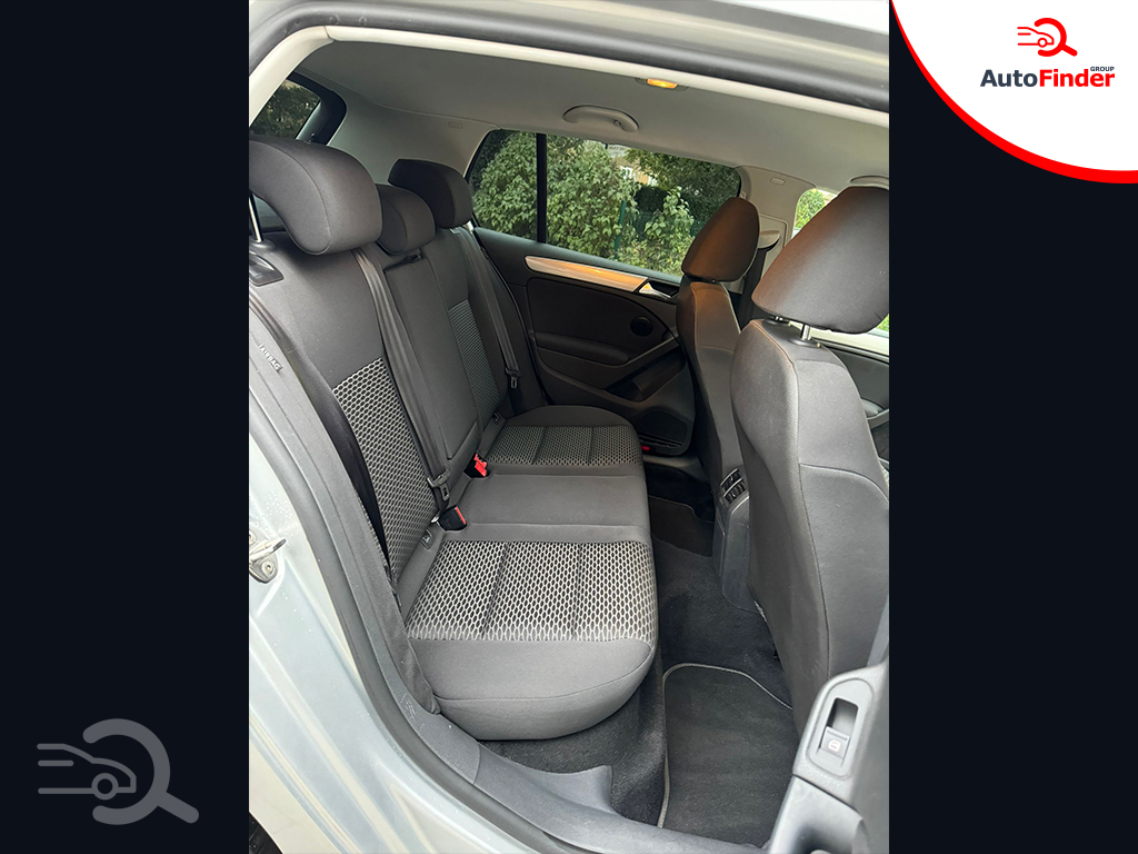 
								Volkswagen Golf full									