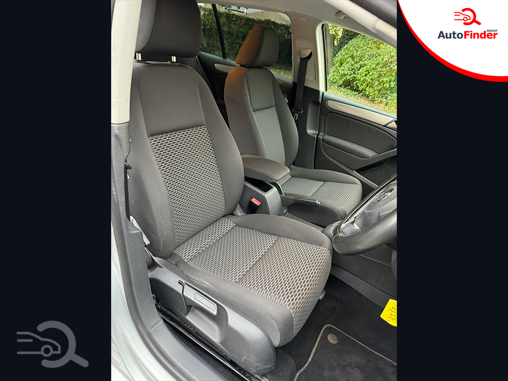 
								Volkswagen Golf full									