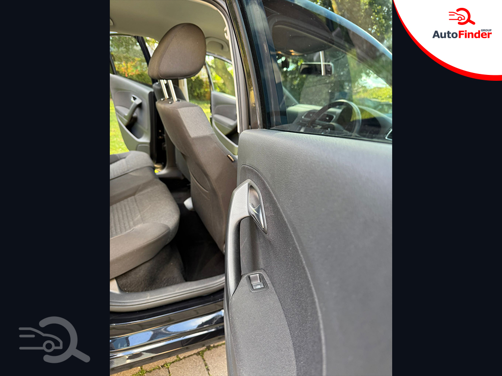 
								Volkswagen Polo full									