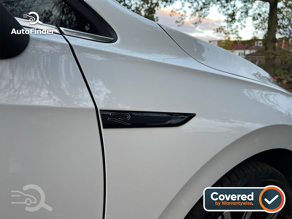 
								Volkswagen Golf R-Line Estate Hybrid full									