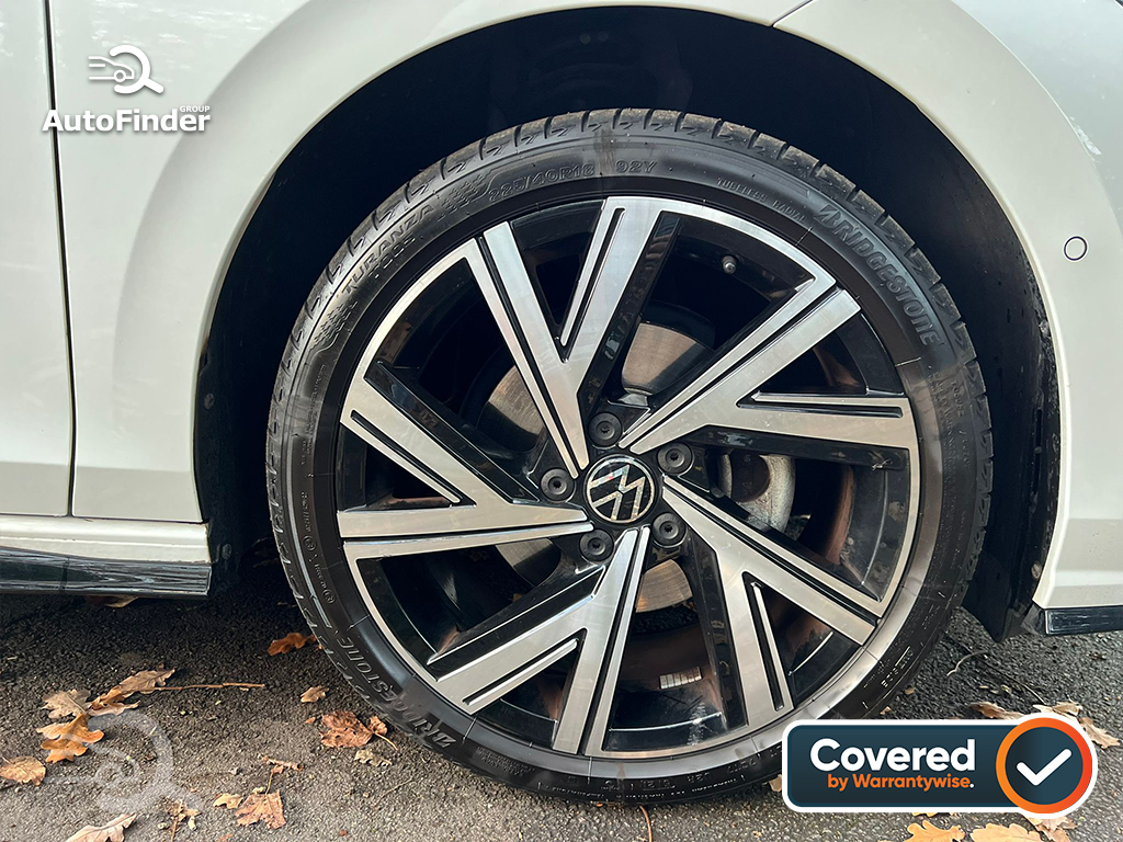 
								Volkswagen Golf R-Line Estate Hybrid full									