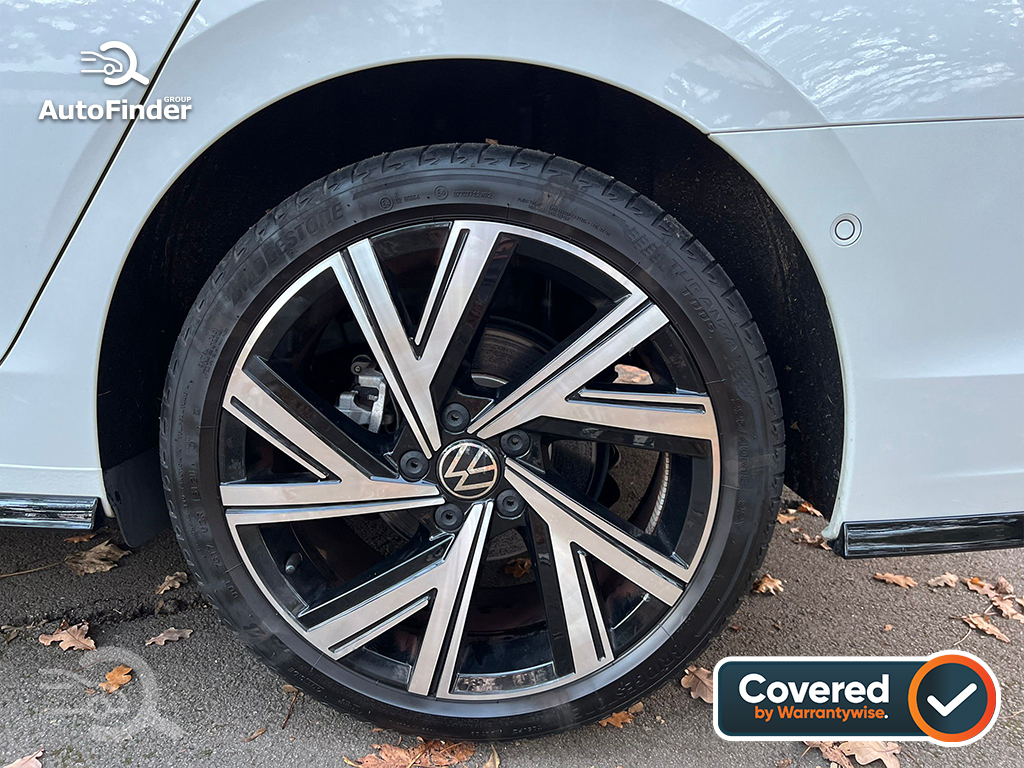 
								Volkswagen Golf R-Line Estate Hybrid full									