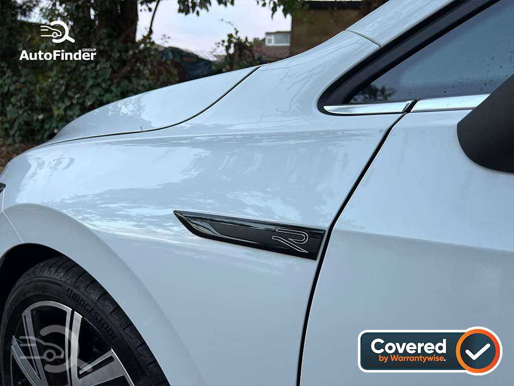 
								Volkswagen Golf R-Line Estate Hybrid full									