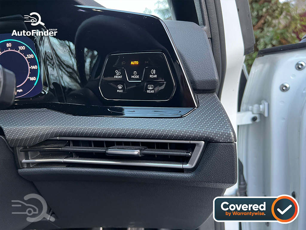 
								Volkswagen Golf R-Line Estate Hybrid full									