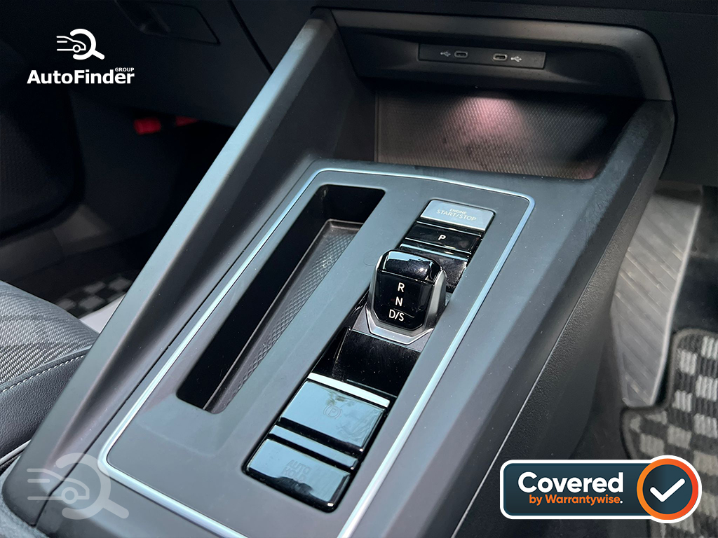 
								Volkswagen Golf R-Line Estate Hybrid full									