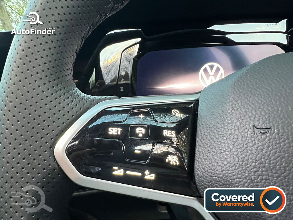 
								Volkswagen Golf R-Line Estate Hybrid full									