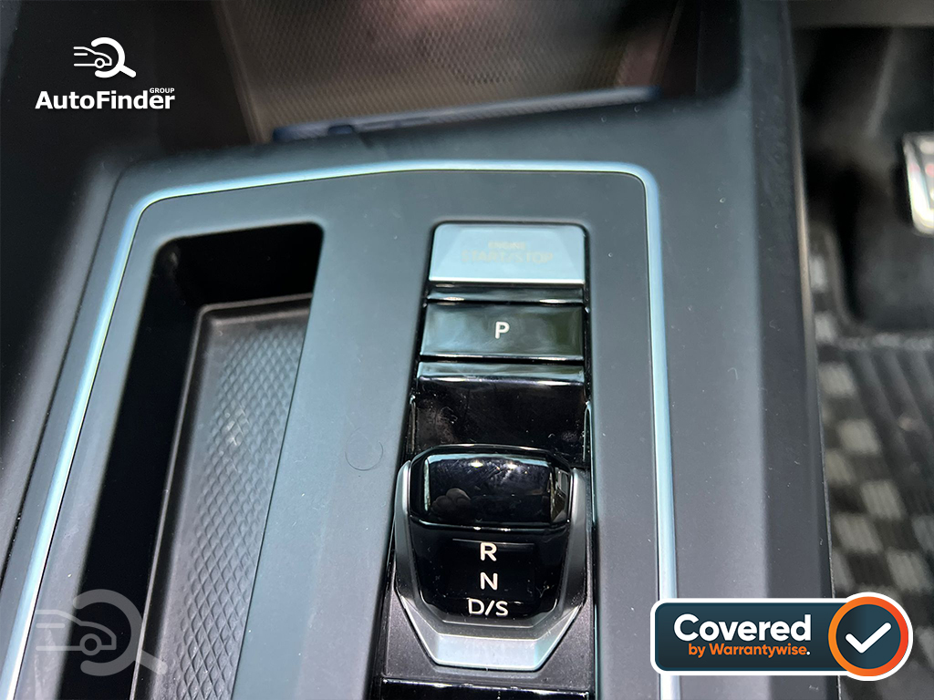 
								Volkswagen Golf R-Line Estate Hybrid full									