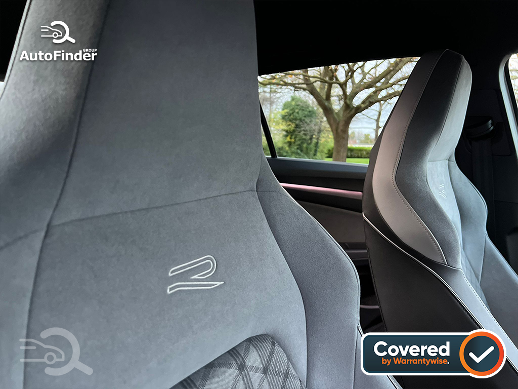 
								Volkswagen Golf R-Line Estate Hybrid full									