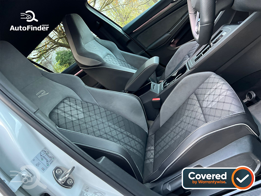 
								Volkswagen Golf R-Line Estate Hybrid full									