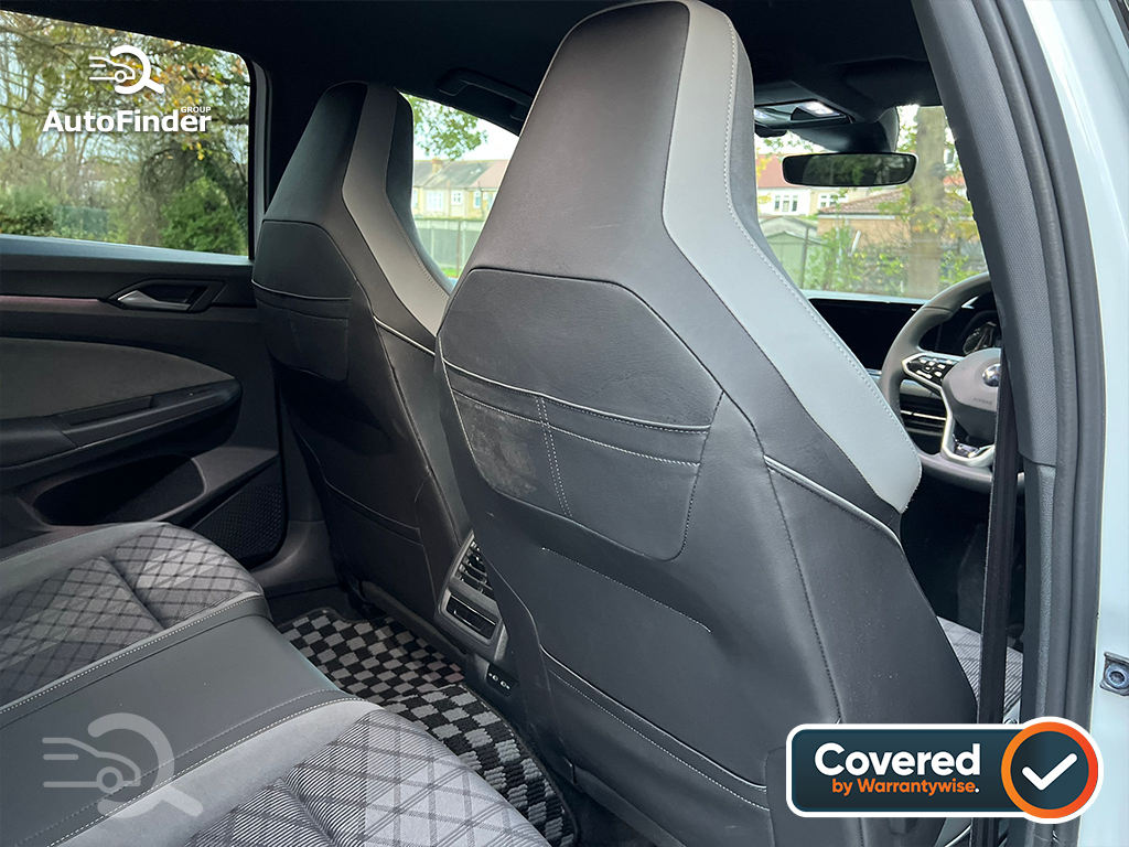 
								Volkswagen Golf R-Line Estate Hybrid full									