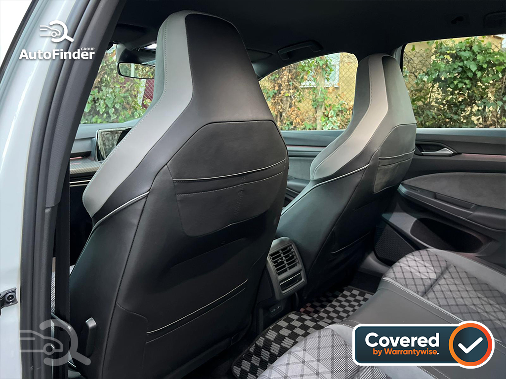 
								Volkswagen Golf R-Line Estate Hybrid full									