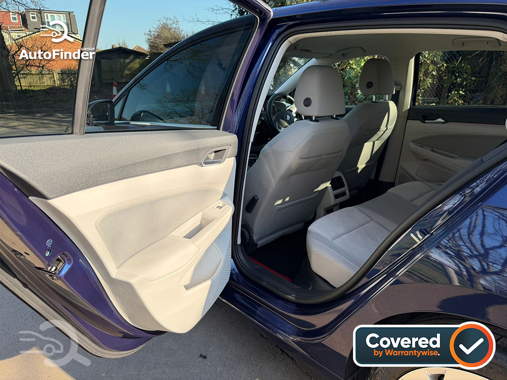 
								Volkswagen Golf full									