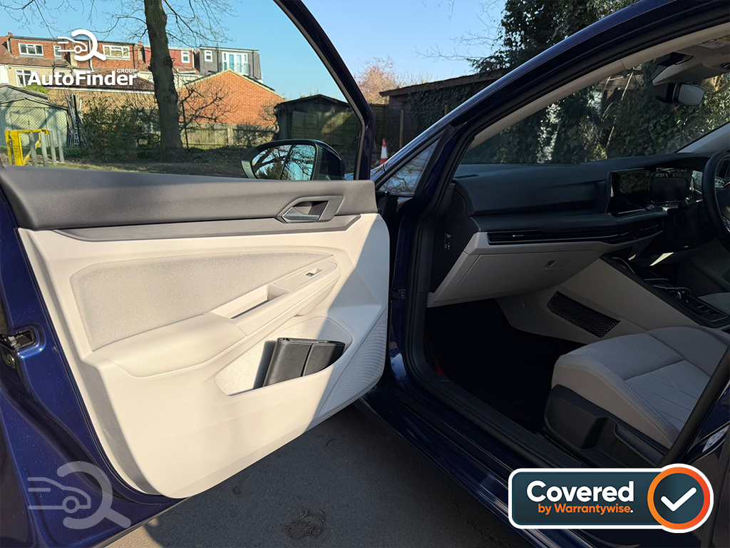 
								Volkswagen Golf full									