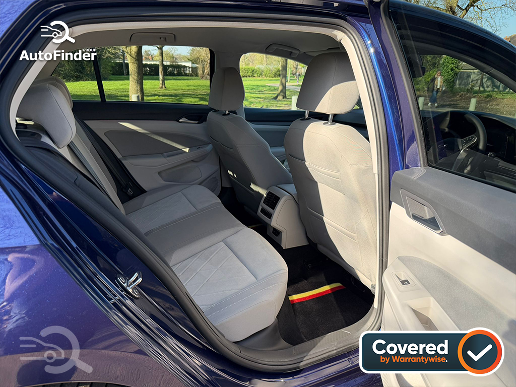 
								Volkswagen Golf full									